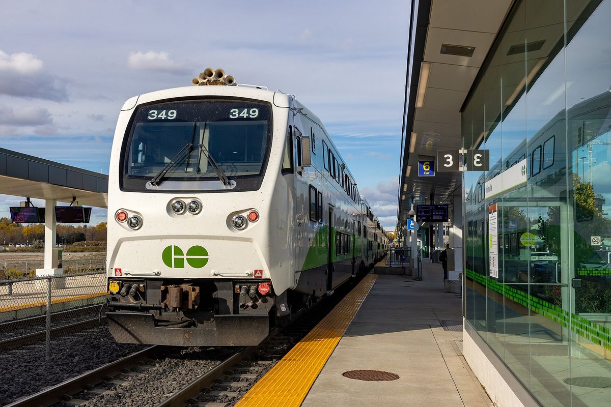 A northbound Stouffville line GO train at the platform of Unionville GO station in Markham.